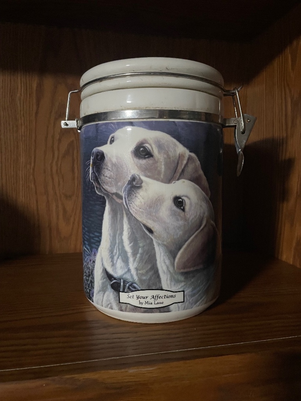 Labrador canister
